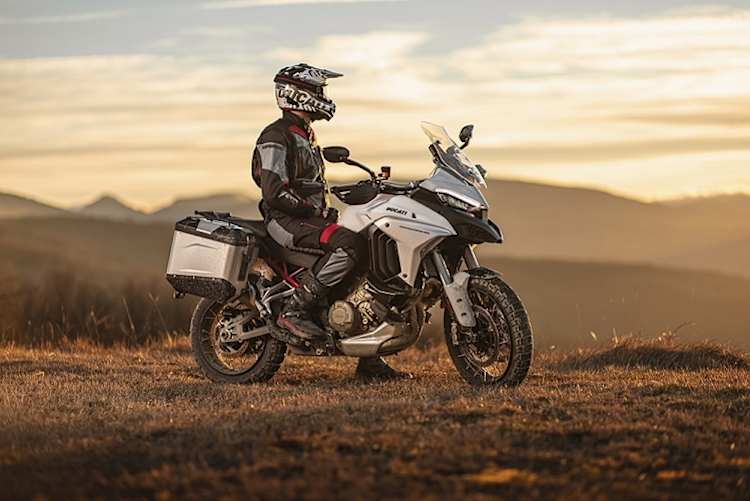 Ducati Multistrada V4: Dank dem 170 PS starken V4-Motor dürfte es auch im tiefsten Sand nie an Leistung mangeln