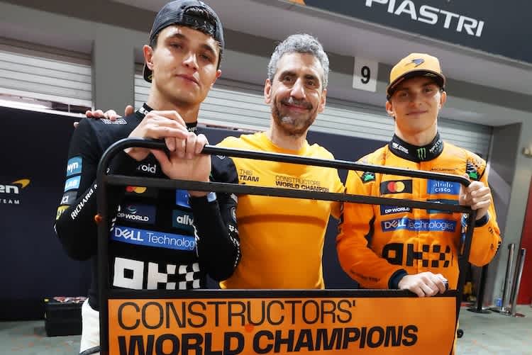 Team-Weltmeister und Friedensstifter bei McLaren: Teamchef Stella mit Norris (l.) und Piastri