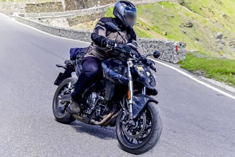 Prototyp auf Erprobungsfahrt: Könnte dieses Motorrad als Suzuki SV800 auf 2023 auf den Markt kommen?