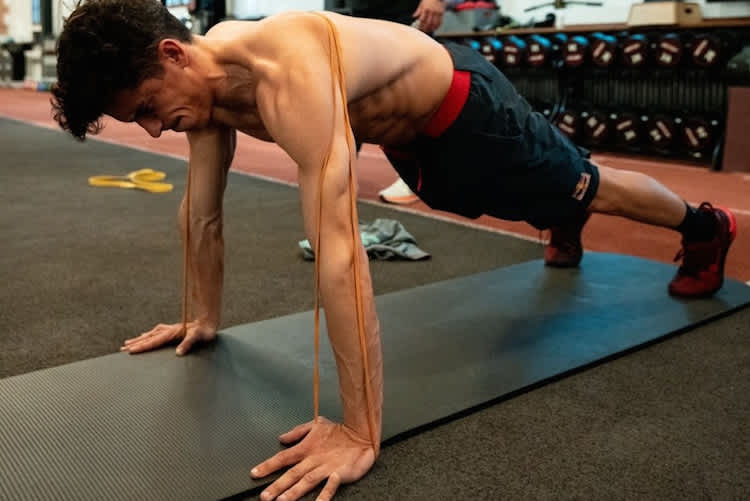 Marc Márquez bereitet sich nach einigen schwierigen Jahren mit hartem Training auf die neue Saison vor