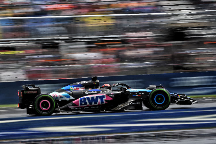 Aktuell ist der Alpine mit einem Renault-Motor unterwegs