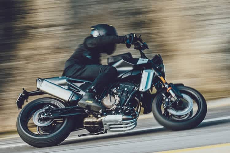 Husqvarna Svartpilen 801: Erstes Strassenmotorrad der Husqvarna-Neuzeit mit zwei Zylindern