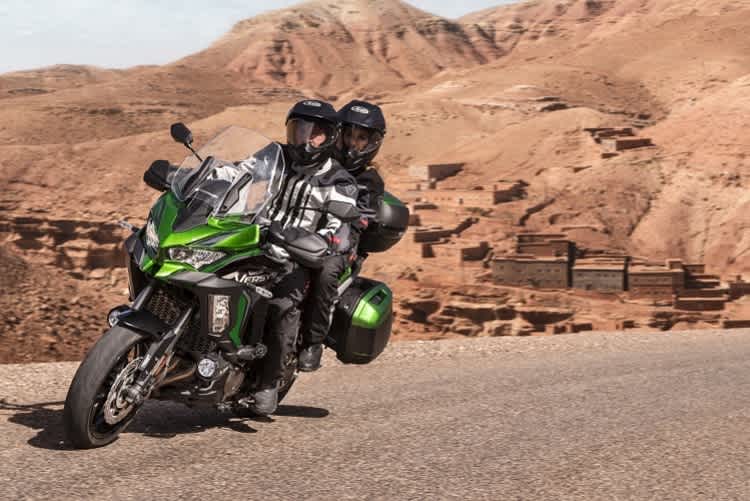Kawasaki Versys 1000 SE: Mit dem ausgeklügelten elektronischen Fahrwerk von Showa noch komfortabler Kilometer fressen