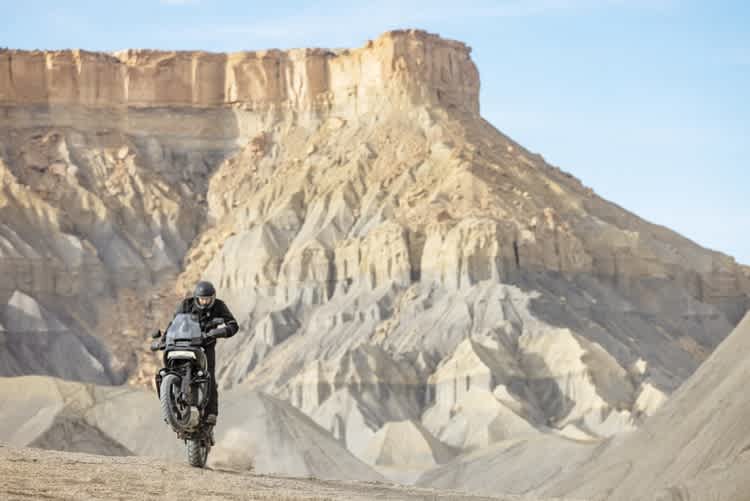 Harley-Davidson baut mit dem modernsten Motor des Hauses das Modellprogramm aus - mit einer Reise-Enduro mit 975 ccm