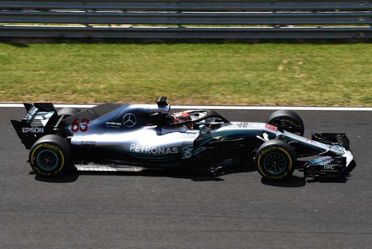 George Russell durfte erstmals im VJM10 Gas geben