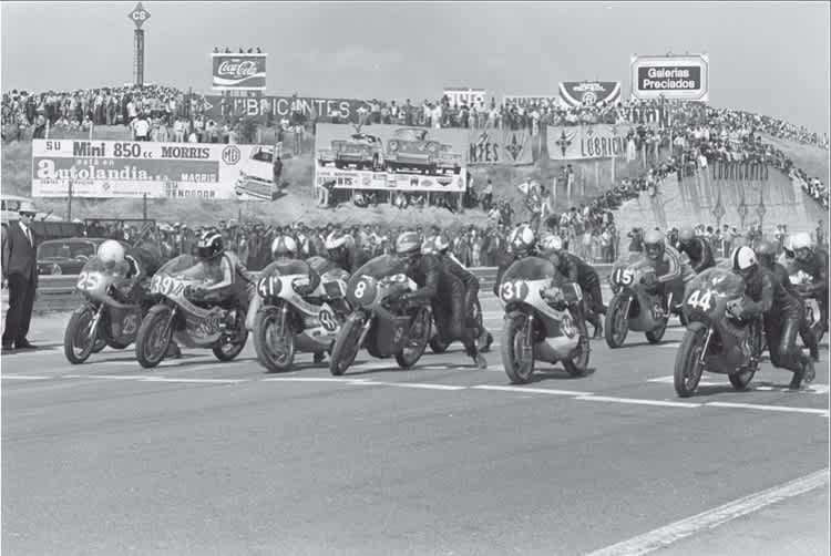 Classic-Titelseite des Metzeler-Kalenders: Rennsport war immer schon packend, emotional, mitreissend