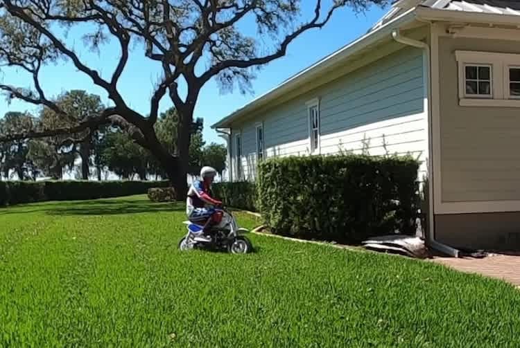 Ken Roczen sorgte auf dem Honda-Pocketbike für Unterhaltung  