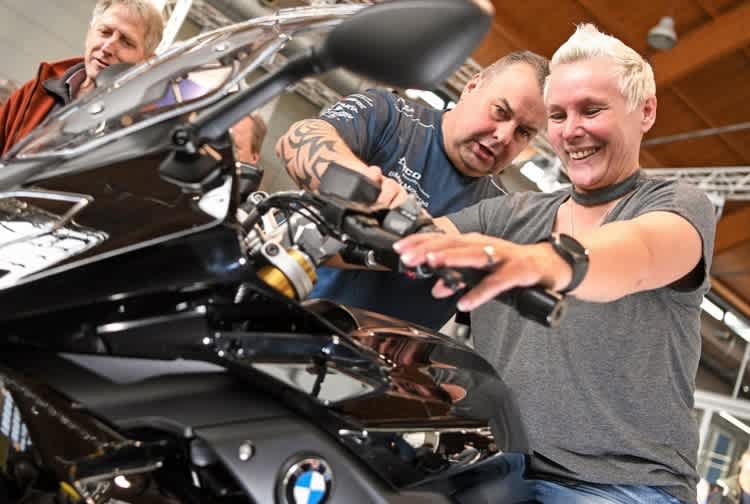 Fühlung aufnehmen mit dem Traummotorrad noch bis Sonntag an der Motorradwelt Bodensee