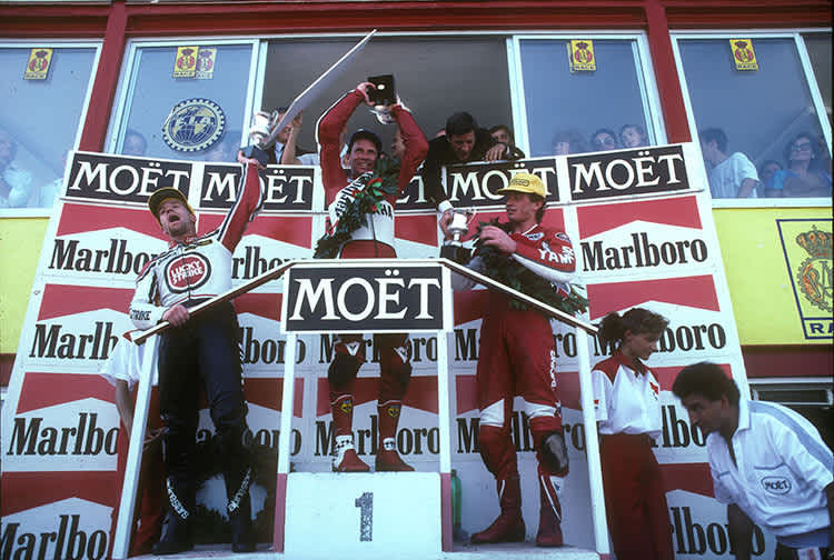 Yamaha-Dreifachsieg bei der Portugal-Premiere in Jarama: Eddie Lawson vor Randy Mamola und Kevin Magee.