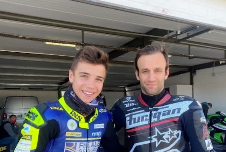 Noah Dettwiler beim Wintertraining mit Johann Zarco