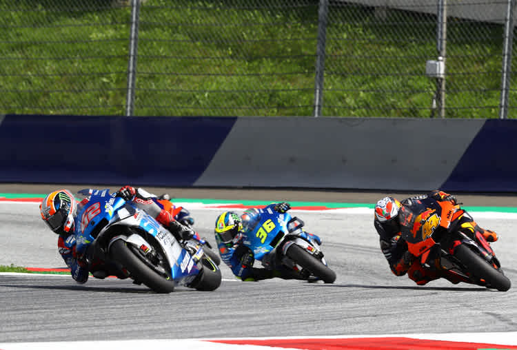 Alex Rins (vorne) und Joan Mir (hinten) beim ersten Rennen in Spielberg