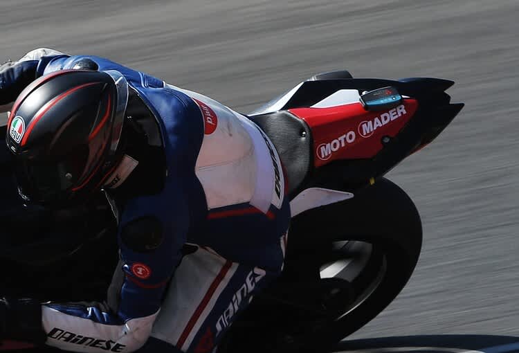 Ein Kästchen, 10 cm lang und 6 cm breit, ein Schalter, um es einzuschalten – mehr ist da nicht