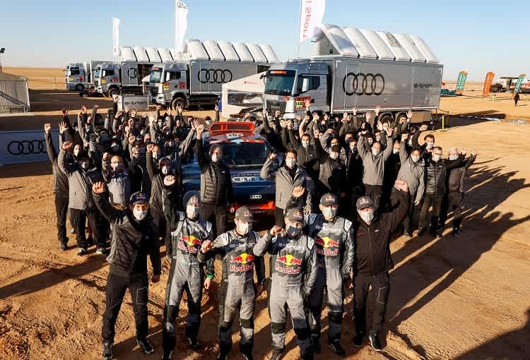 Das Audi-Team beu der Rallye Dakar 2022