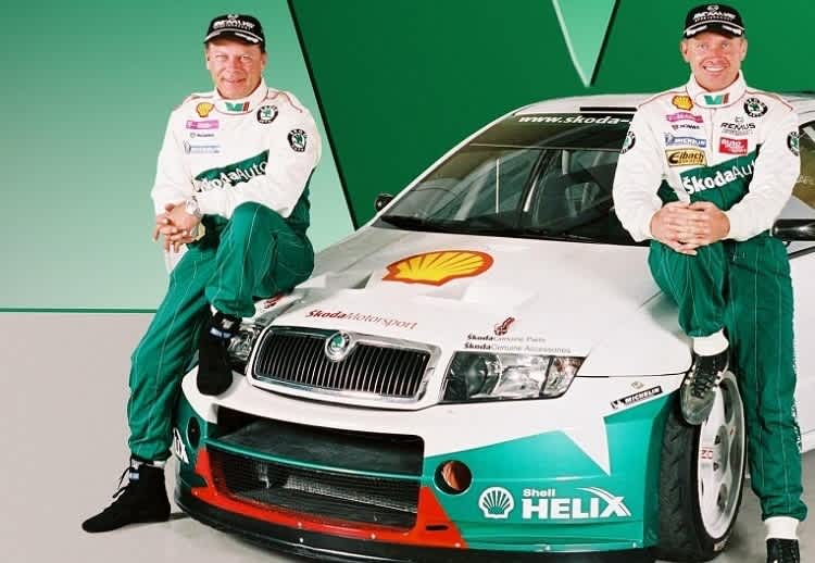 Manfred Hiemer (li.) zusammen mit Schwarz in Skoda-WM-Team