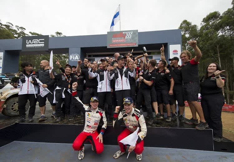 Das Toyota-Team freut sich über den Titel