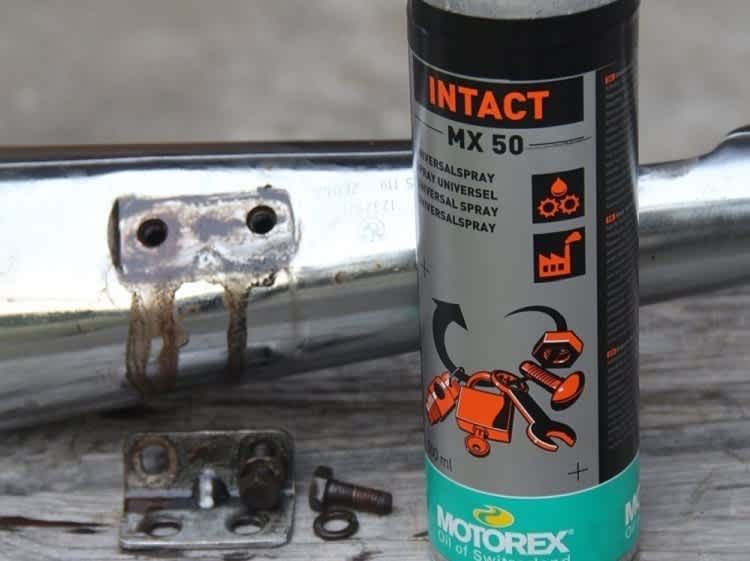 Geschafft. Und alles noch ganz. Der Rostlöseeffekt von MX50 ist klar sichtbar.