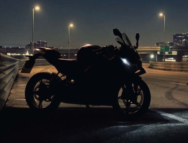 BMW Teaser: Mit diesem Bild kündigt BMW sein Einstieger-Sportbike an