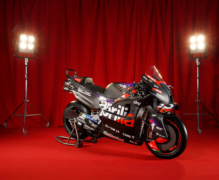 Die Feinheiten der Aprilia RS-GP24 liegen im Carbon-Kleid. Lackierung: Ähnlich wie 2023.