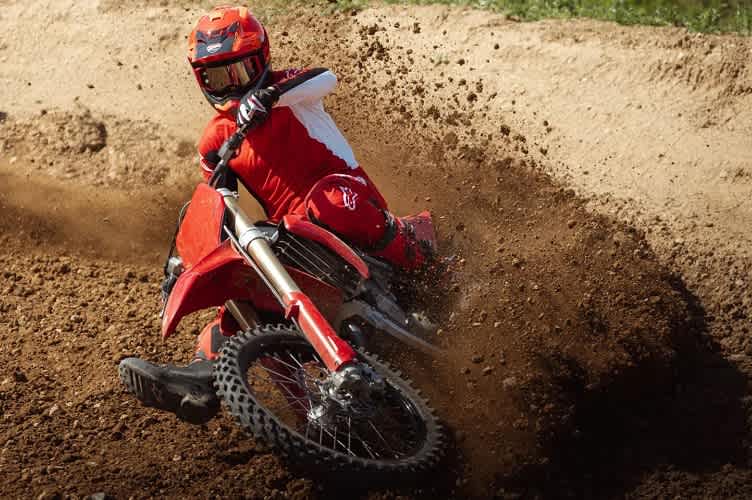 Ducati Desmo450 MX: Kürzere Übersetzung für mehr Dampf aus engen Kurven
