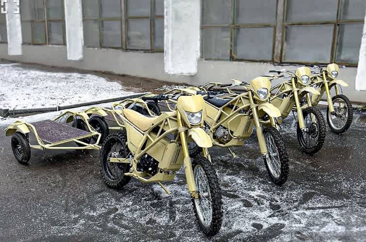 IZH Enduro: Wahlweise mit Anhänger, der mit 200 kg beladen werden kann