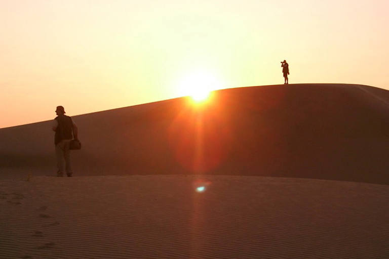 Sonnenaufgang in den Dünen Kasachstans.