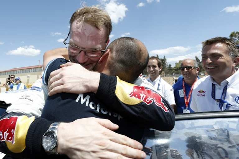 Jari-Matti Latvala freut sich über seinen Sieg