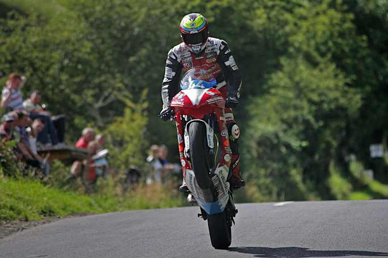 Jamie Hamilton feiert ausgelassen seinen Sieg