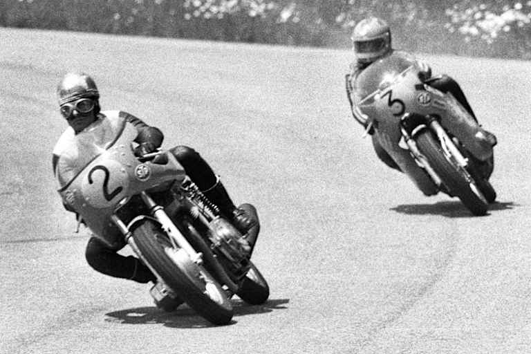 Augusto Brettoni vor Roberto Gallina