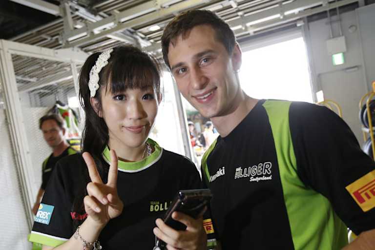 Daniel Sutter mit japanischer Schönheit in Suzuka