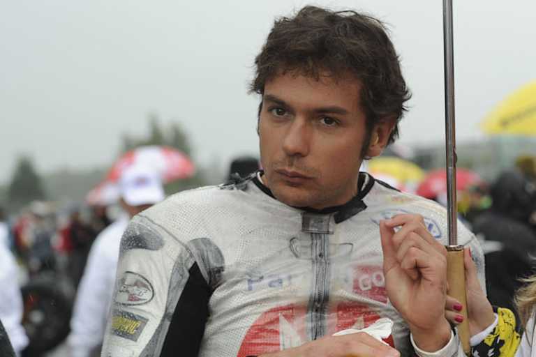 Vor dem Rennstart wirkt Rolfo sehr angespannt