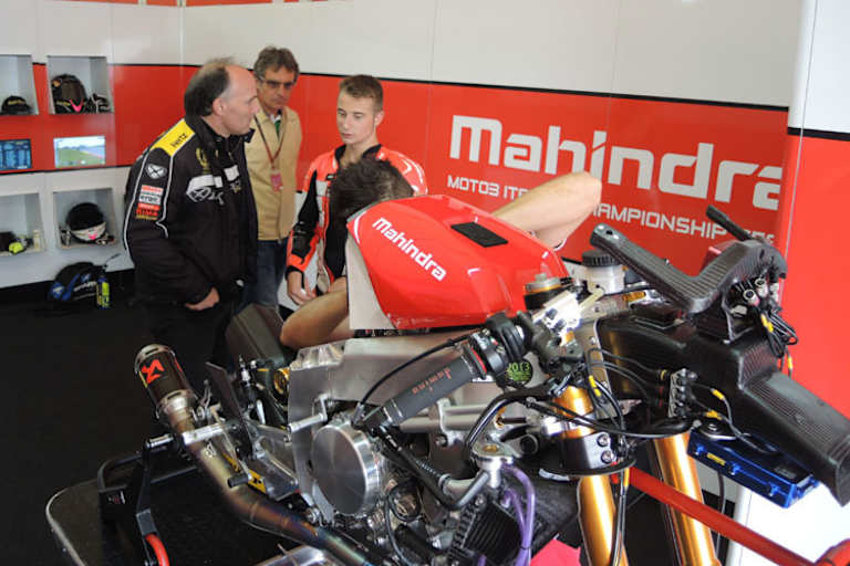 Luca Amato im Mahindra-Zelt