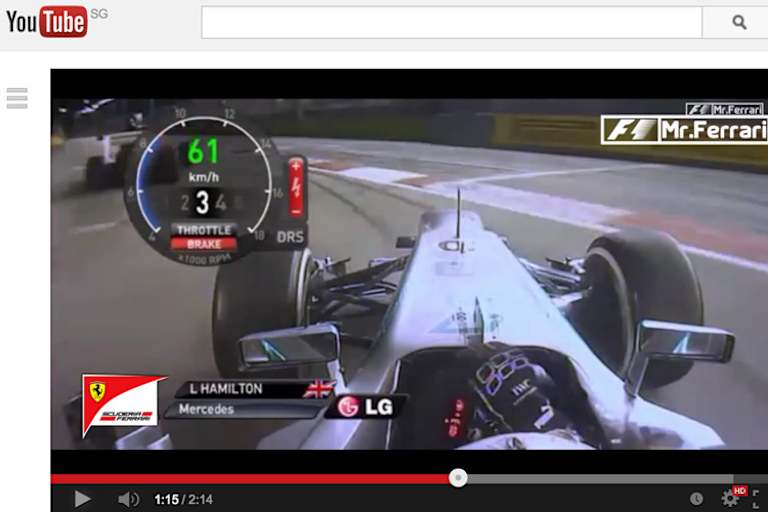 Lewis Hamilton muss Webber und Alonso (links) ausweichen