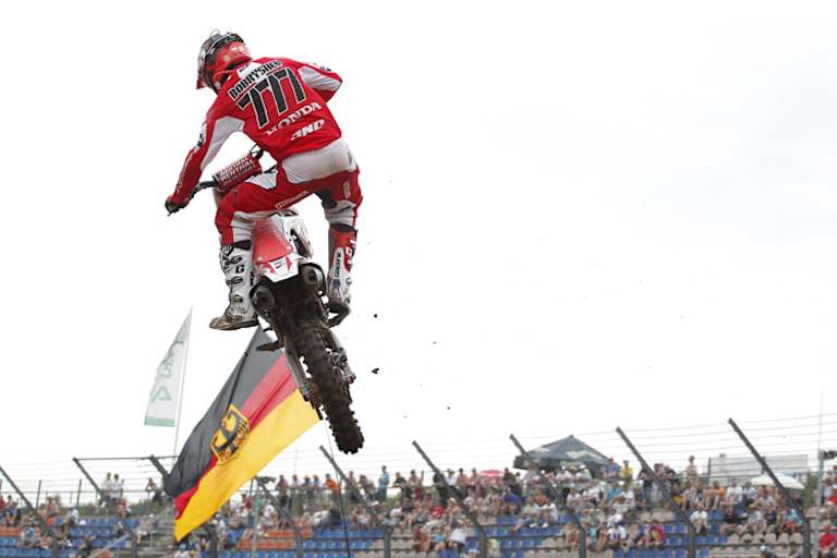 Es herrschten 37 Grad: Die Tribünen waren am Renntag nicht voll