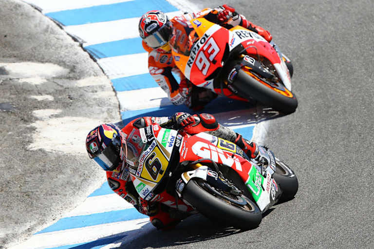 Das grosse Duell: Stefan Bradl wehrt sich gegen Márquez
