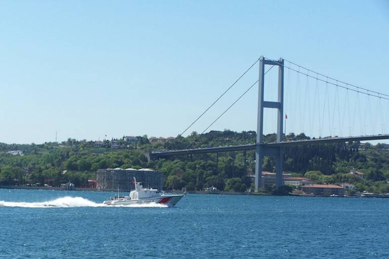 Unter der Brücke ist besser als auf der Brücke
