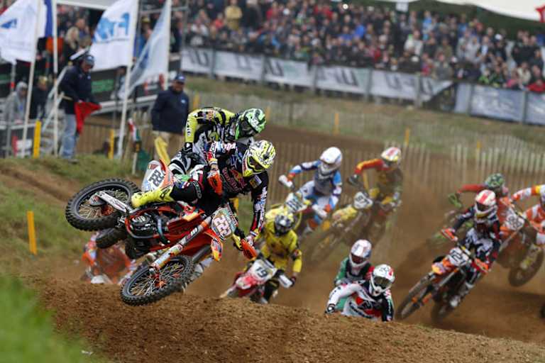 Cairoli flieht im zweiten Lauf vor dem Feld