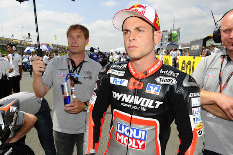 Sandro Cortese, links Teamteilhaber Kuhn, rechts Jürgen Lingg