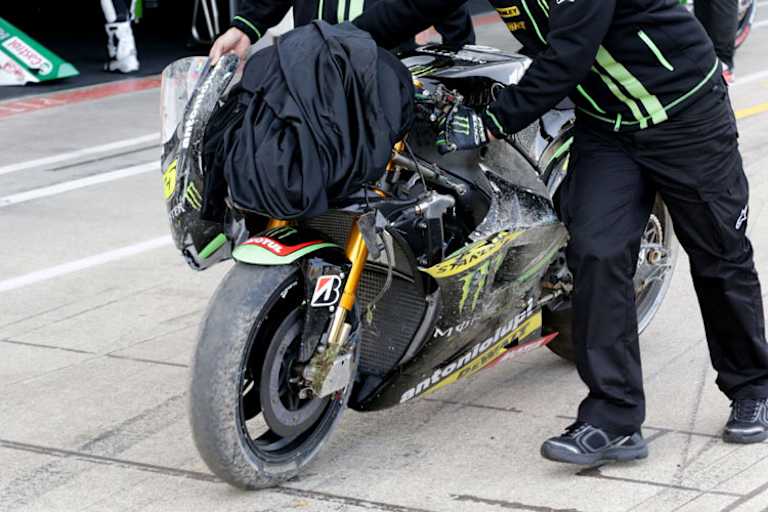 Cal Crutchlow lieferte drei Schrotthaufen ab