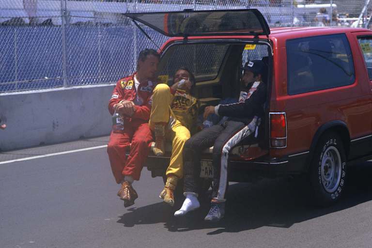 Das waren noch Zeiten: Keke Rosberg gönnt sich nach dem Dallas-Sieg 1984 einen Glimmstengel