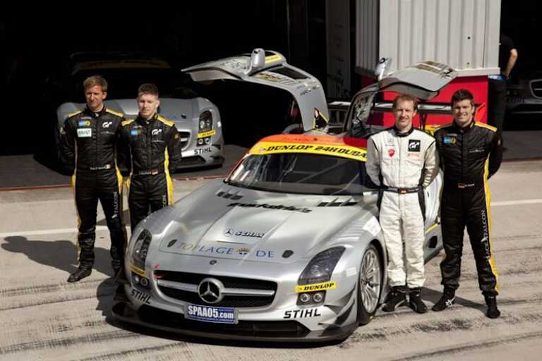 Unser Team mit dem Black Falcon SLS in Dubai
