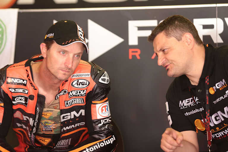 Lange Gesichter: Colin Edwards und Technik-Direktor Sergio Verbena