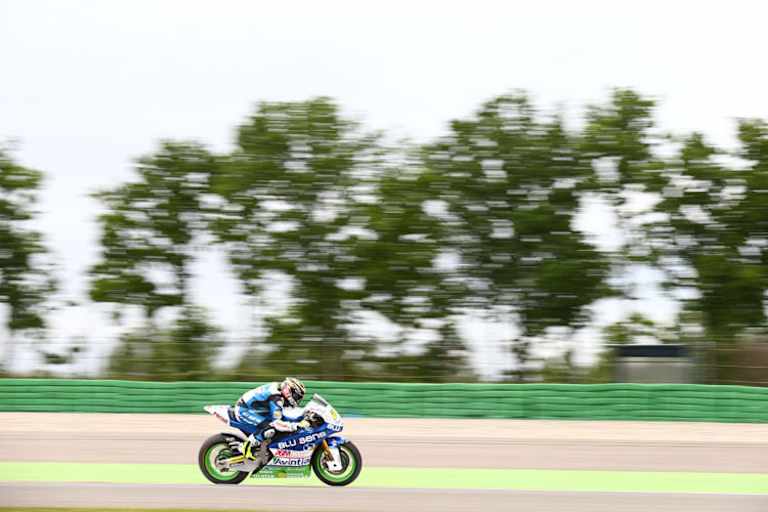 Toni Elias: Er nahm die Besichtigungsrunde zu wörtlich und inspizierte den Asphalt