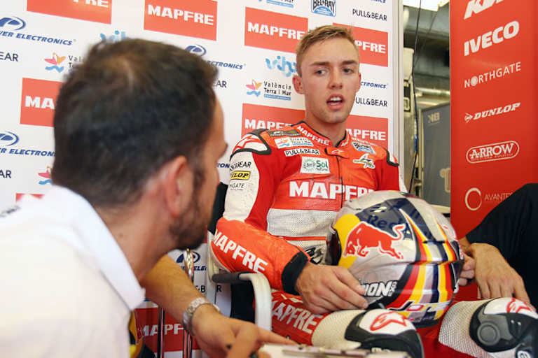 Jonas Folger mit Kalex-Design Baumgärtel in der Box