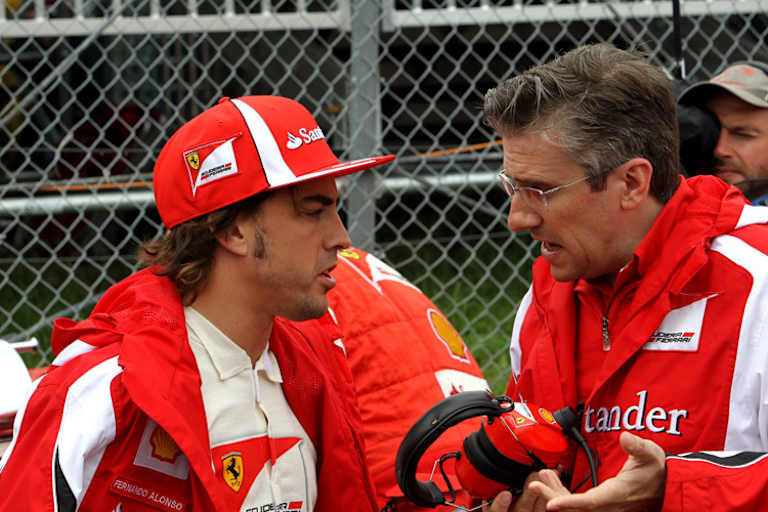 Fernando Alonso und Pat Fry sind nicht zufrieden