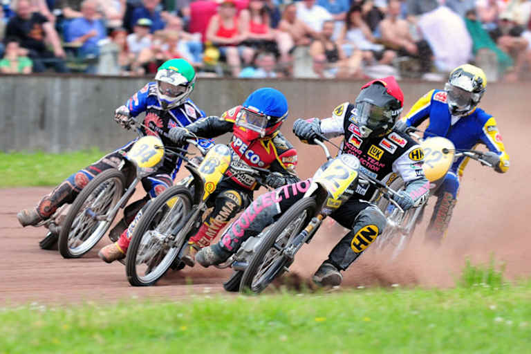 Gerd Riss (vorne) kritisiert französische Bahnen