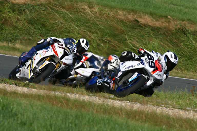 Lucy Glöckner (vorne) hat die Junugs im Griff