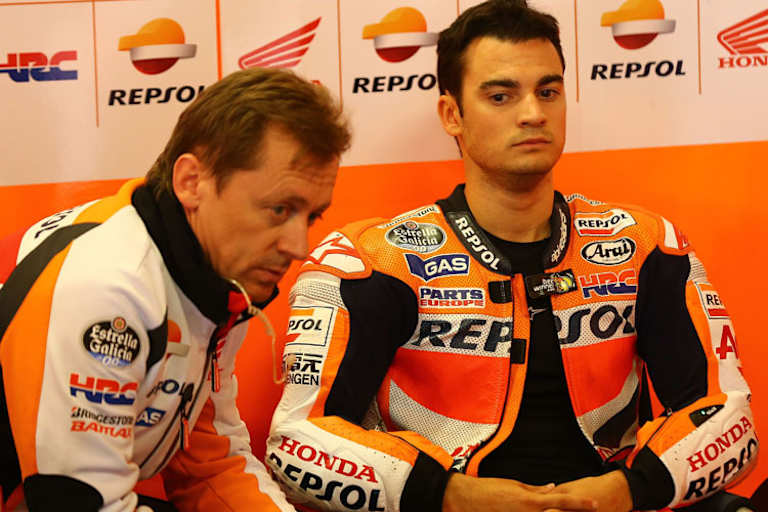Gefühlte Niederlage: WM-Leader Dani Pedrosa mit seinem Crew-Chief Mike Leitner (li.)