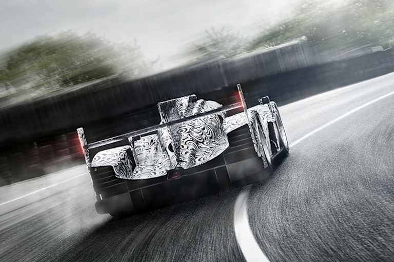 Das Heck ist dem des R18 ähnlich