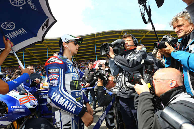 Im Mittelpunkt: Jorge Lorenzo am Startplatz