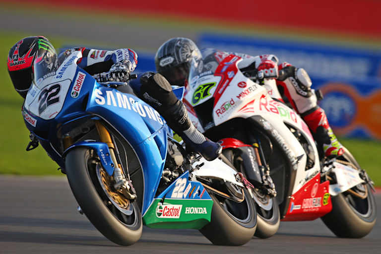 Im Titelkampf: Alex Lowes (22) bezwingt Shane Byrne (67)